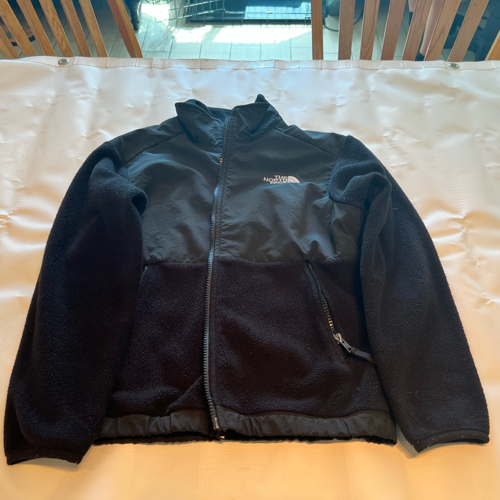 Boys all black North Face Zip sweater. Size 7/8